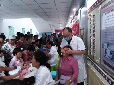 義診服務(wù)暖人心 專家走進社區(qū)，健康咨詢零距離