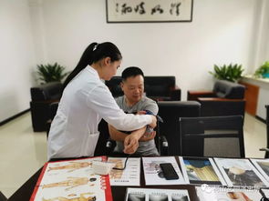 暖警關愛筑防線 花園所開展健康咨詢醫療服務活動